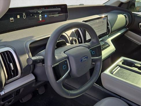 Used 2026 Ford Expedition Active RWD image 9