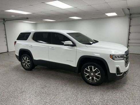 Used 2023 GMC Acadia SLE image 2