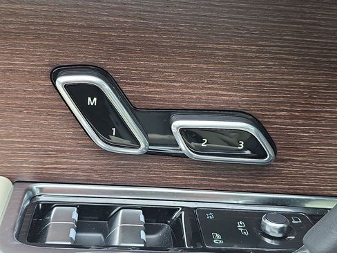 New 2025 Land Rover Range Rover SE image 30