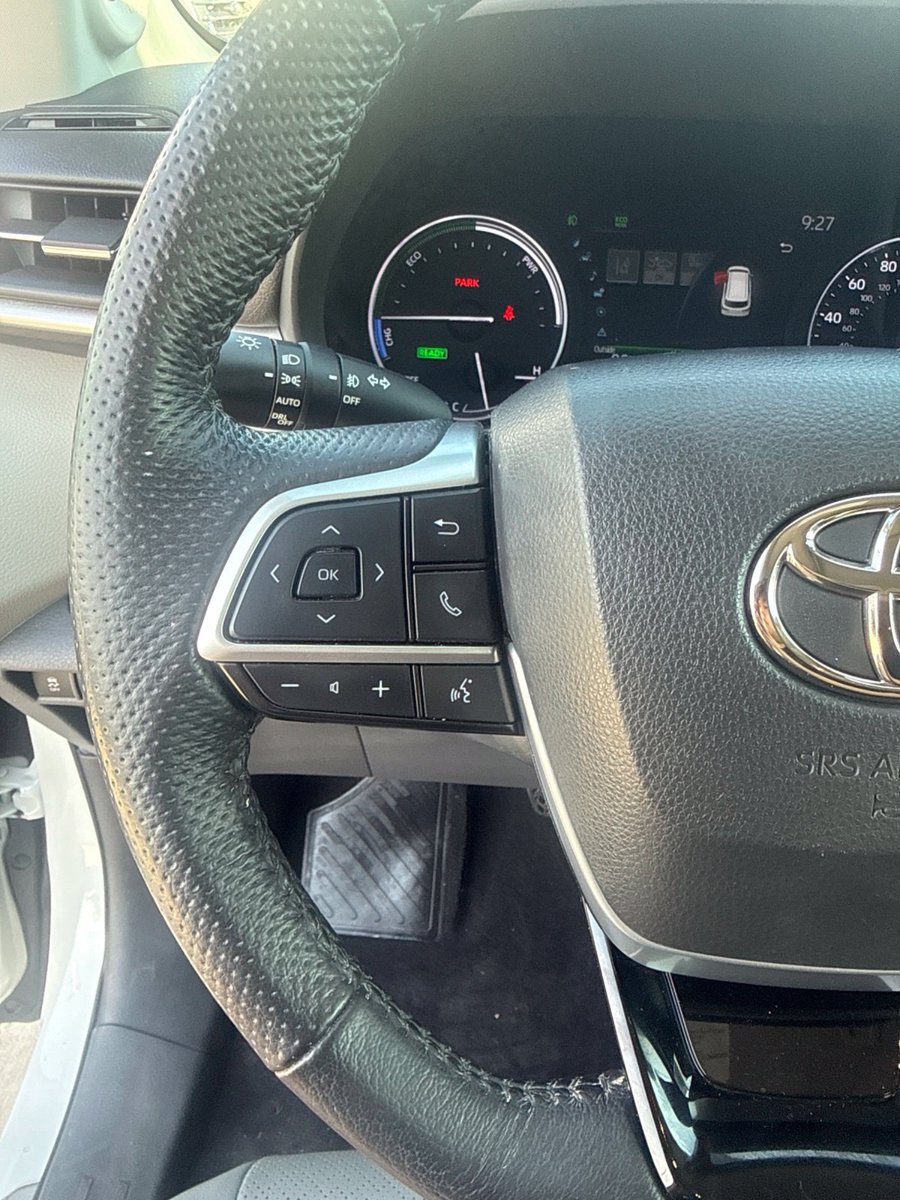 Used 2023 Toyota Sienna Limited FWD image 10