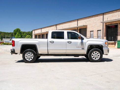Used 2015 GMC Sierra 2500 Denali w/ Duramax Plus Package AWD/4WD image 11