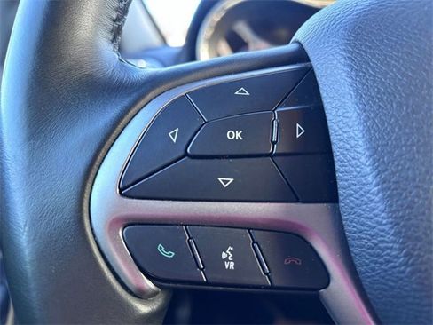 Used 2019 Jeep Grand Cherokee Laredo w/ 18" Wheel & 8.4" Radio Group image 17