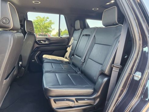 Used 2024 GMC Yukon SLT AWD/4WD image 4