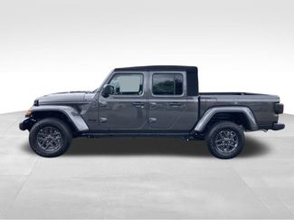 New 2025 Jeep Gladiator Sport video 2