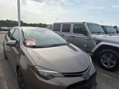 Used 2019 Toyota Corolla LE FWD image 1