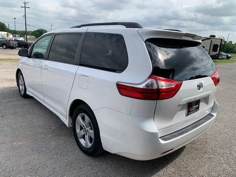 Used 2019 Toyota Sienna LE image 5