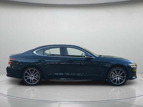 Used 2025 Genesis G70 2.5T AWD/4WD image 39