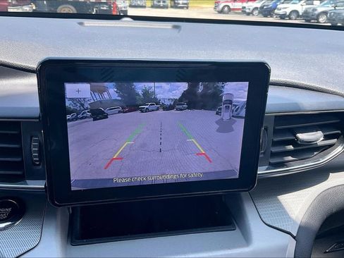 Used 2023 Ford Explorer XLT w/ Equipment Group 202A AWD/4WD image 21