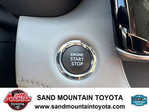 Used 2023 Toyota Highlander LE AWD/4WD image 18
