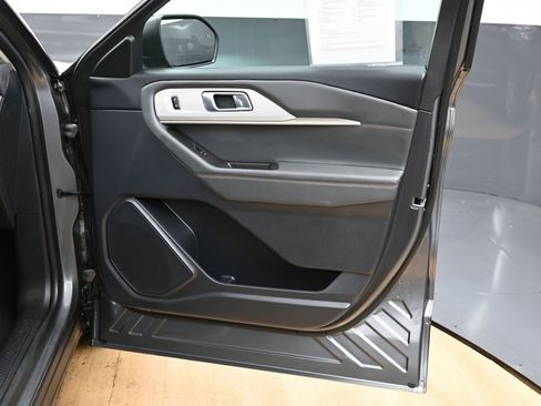 Used 2025 Ford Explorer Active RWD image 42