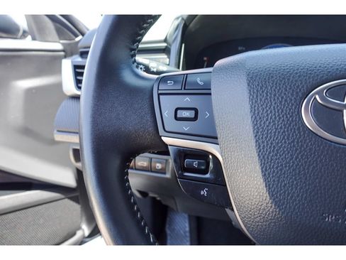 Used 2025 Toyota Camry SE FWD image 16