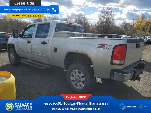 Used 2011 GMC Sierra 2500 SLE w/ SLE Preferred Package AWD/4WD image 3