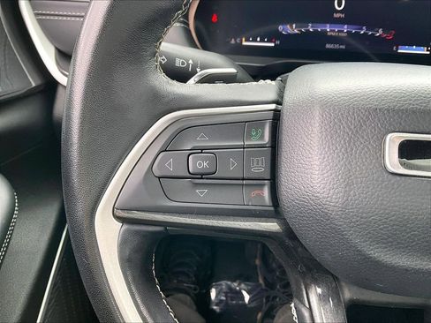 Used 2022 Jeep Grand Cherokee Laredo w/ Luxury Tech Group I image 21