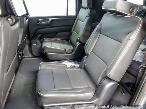 New 2026 Chevrolet Suburban Premier image 11