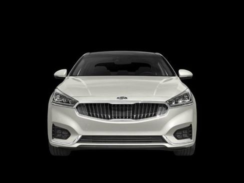 Used 2018 Kia Cadenza Premium w/ Luxury Package FWD image 4