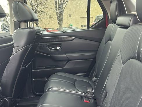 Certified 2024 Honda Pilot Elite image 30