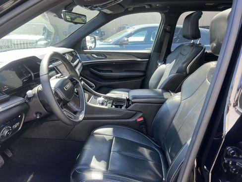 Certified 2023 Jeep Grand Cherokee Overland w/ Luxury Tech Group IV AWD/4WD image 17