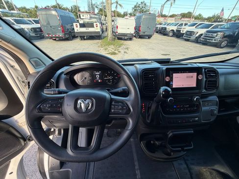 Used 2024 RAM ProMaster 2500 w/ Convenience Group FWD image 12
