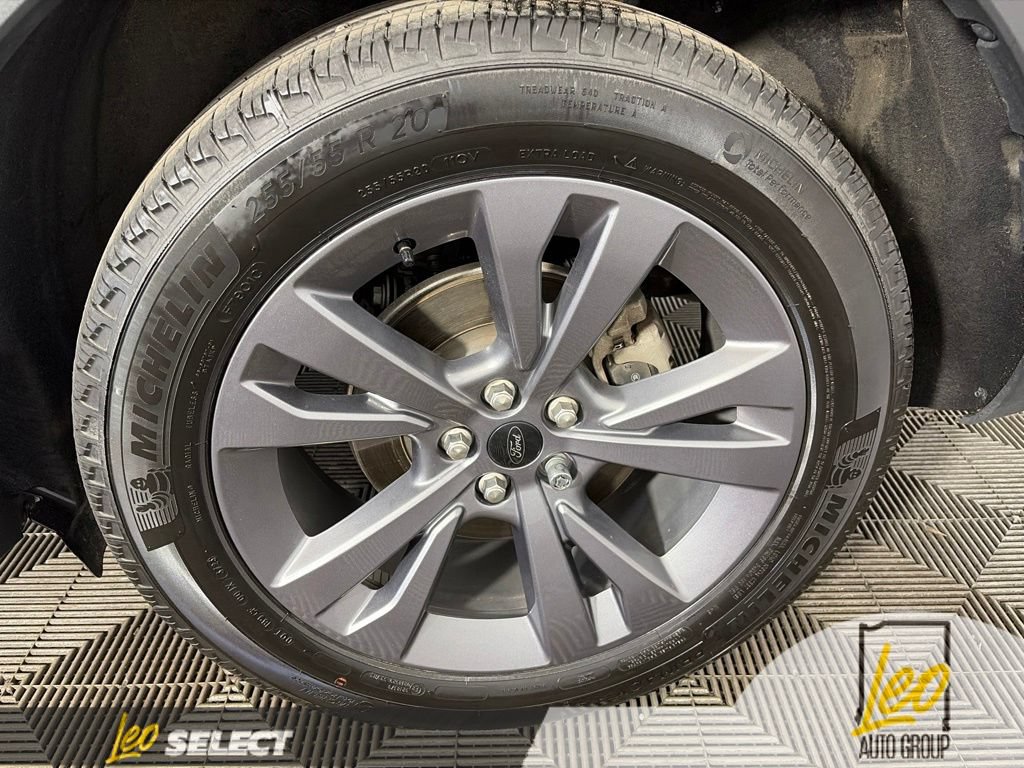 Used 2023 Ford Explorer XLT w/ Equipment Group 202A AWD/4WD image 5