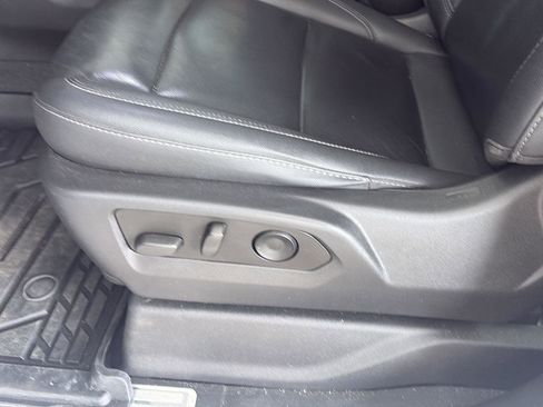 Used 2022 Chevrolet Silverado 1500 RST w/ Convenience Package II image 8