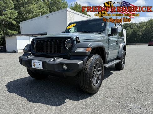 Used 2025 Jeep Wrangler Sport AWD/4WD image 3