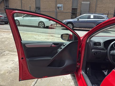 Used 2013 Volkswagen Golf 4-Door FWD image 15