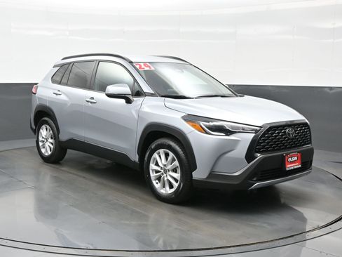 Used 2024 Toyota Corolla Cross LE image 8