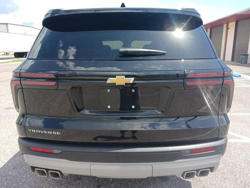 Used 2026 Chevrolet Traverse LT FWD image 4