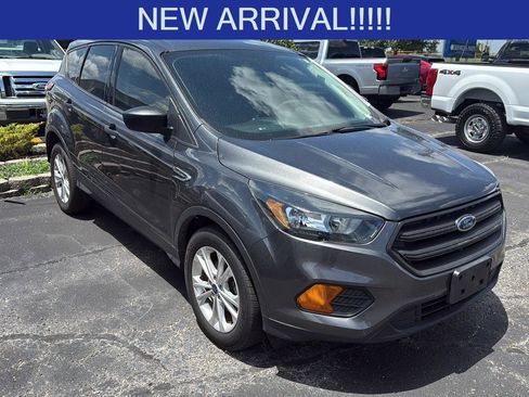 Used 2019 Ford Escape S image 3