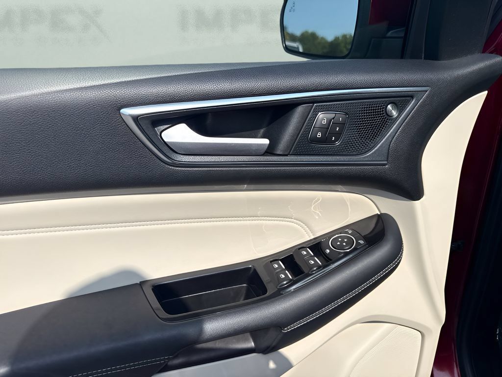 Used 2019 Ford Edge Titanium FWD image 22