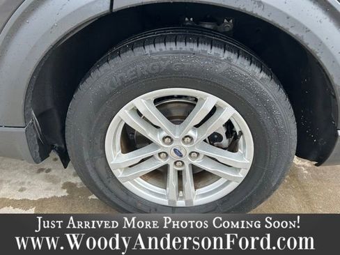 Used 2022 Ford Explorer XLT w/ Equipment Group 202A image 7