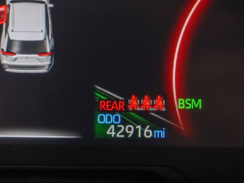 Used 2024 Toyota RAV4 XLE FWD image 16