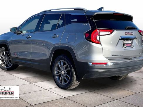 Used 2024 GMC Terrain SLT image 2