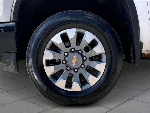 Used 2022 Chevrolet Silverado 2500 Custom w/ Custom Convenience Package image 10