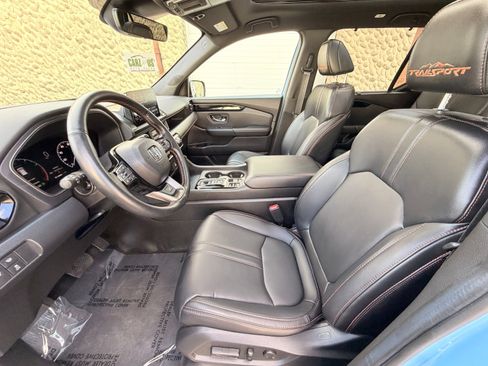 Used 2025 Honda Pilot TrailSport image 14