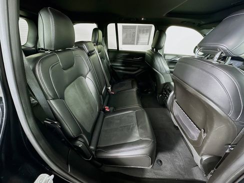 Certified 2024 Jeep Grand Cherokee Altitude image 38