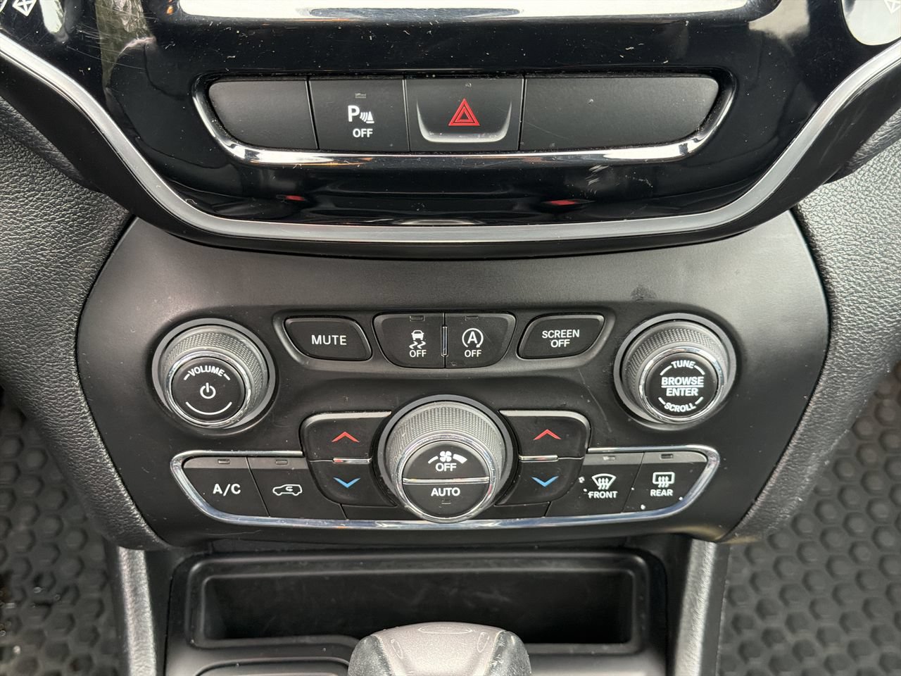 Used 2020 Jeep Cherokee Limited FWD image 17