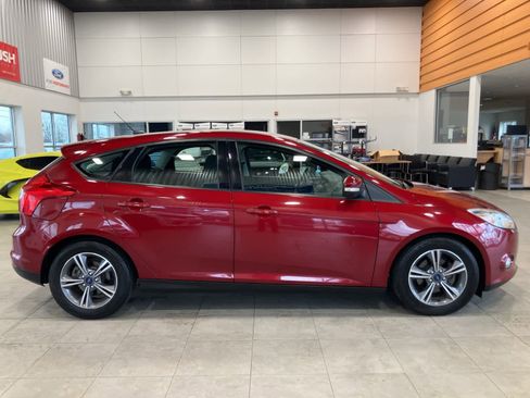 Used 2014 Ford Focus SE w/ SE Sport Package image 4