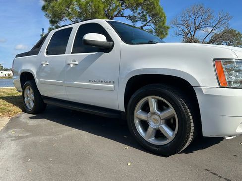 Used 2007 Chevrolet Avalanche LT w/ LT Preferred Equipment Group image 5