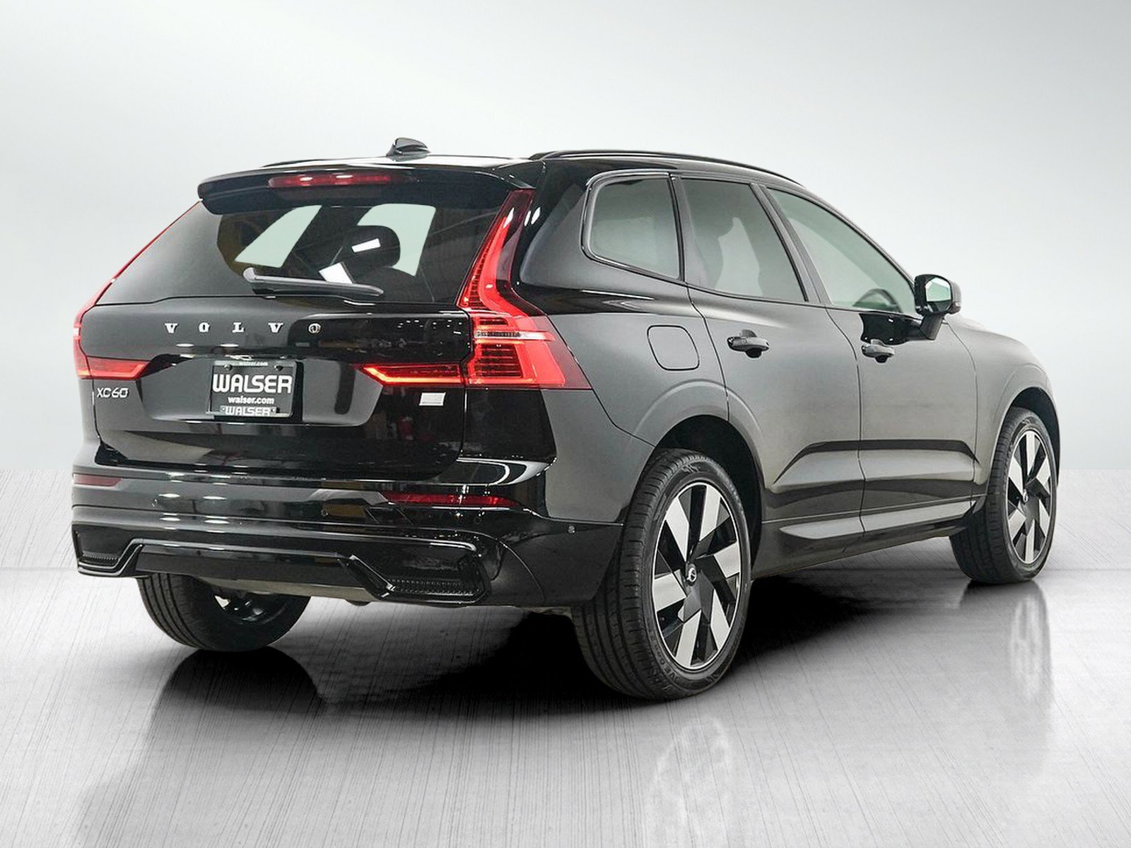 Used 2024 Volvo XC60 T8 Plus w/ Protection Package Premier AWD/4WD image 5