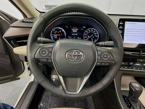 Used 2021 Toyota Avalon XLE w/ Moonroof Package FWD image 11