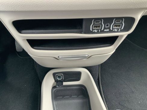 Used 2023 Chrysler Voyager LX image 47