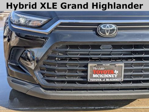 Used 2024 Toyota Grand Highlander XLE image 3