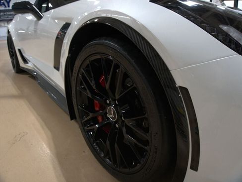 Used 2015 Chevrolet Corvette Z06 w/ 3LZ Preferred Equipment Group RWD image 29