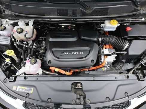 Used 2023 Chrysler Pacifica Touring-L image 49