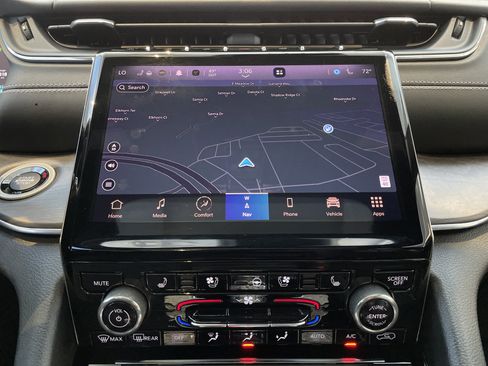 Used 2023 Jeep Grand Cherokee Overland w/ Advanced Protech Group III image 27