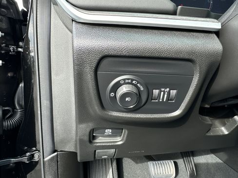 New 2025 Jeep Grand Cherokee L Limited w/ Black Appearance Package AWD/4WD image 17