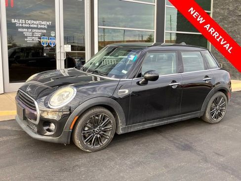 Used 2017 MINI Cooper 4-Door Hardtop image 1