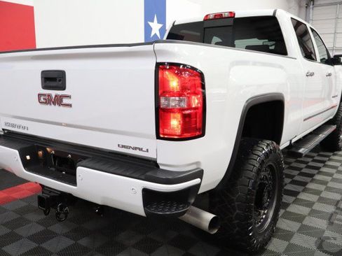 Used 2018 GMC Sierra 2500 Denali w/ Duramax Plus Package AWD/4WD image 23