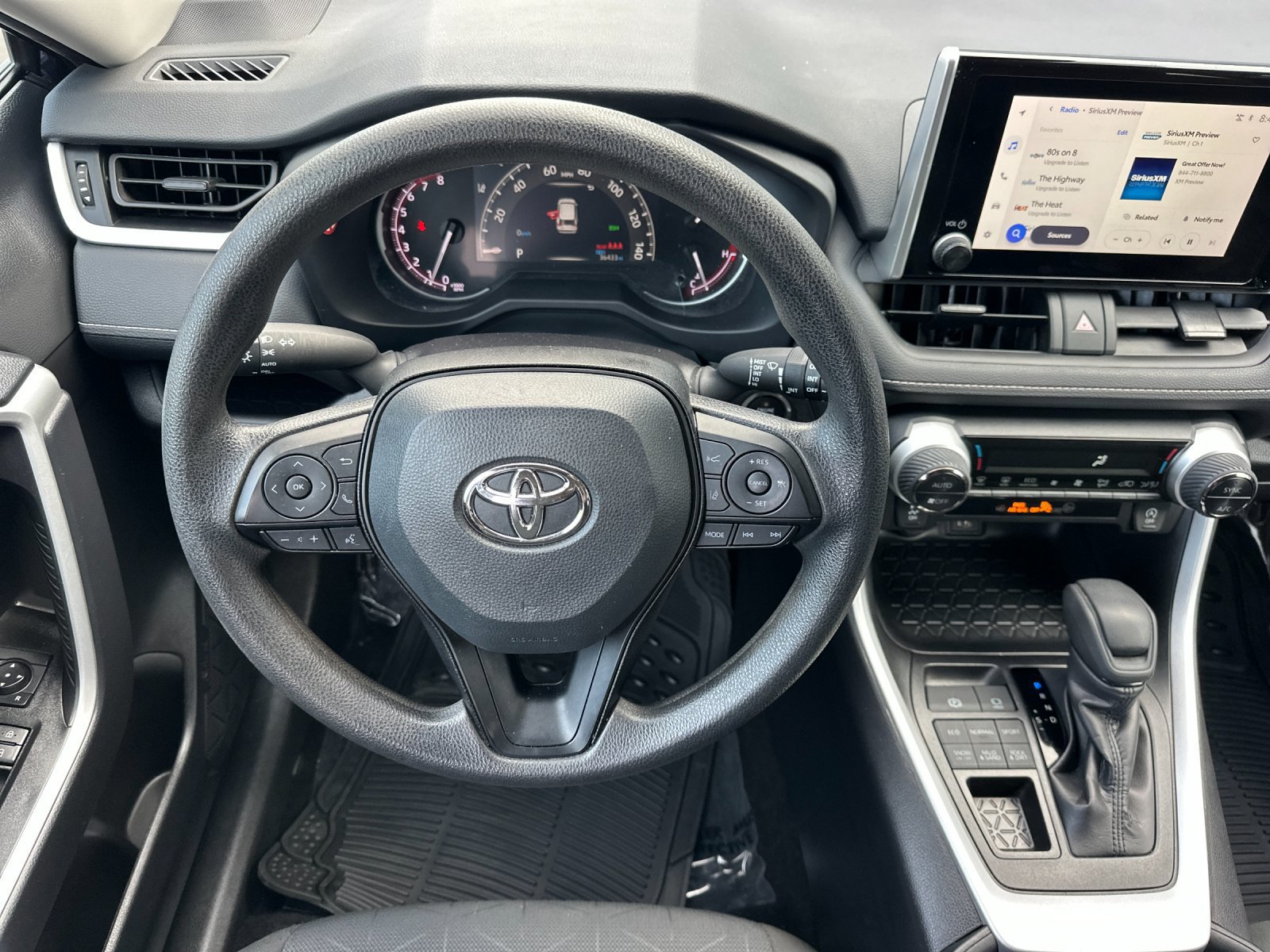 Used 2025 Toyota RAV4 XLE AWD/4WD image 13